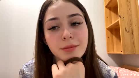 Adel online show from April 17, 7:16 pm