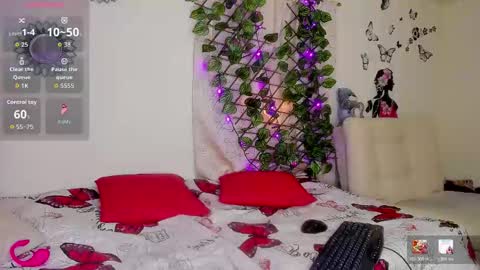 juli_castillo1 online show from March 28, 3:11 pm