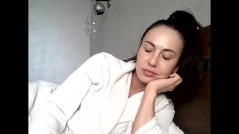 julianagold1 online show from April 5, 10:36 am