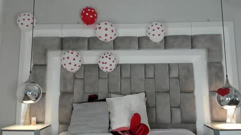 Hi guys It is a pleasure to have you here I am Julieta  online show from February 16, 1:11 pm