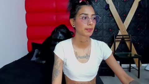 karlaslutskinny__ online show from March 15, 8:33 pm