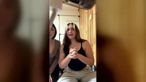 katiespadebaby899217 online show from March 17, 5:22 am