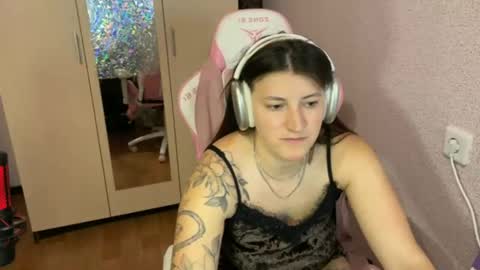   naked in pvt show 100 tk online show from April 6, 5:25 pm