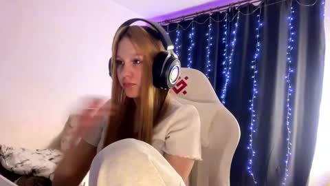 Amia online show from March 10, 5:39 pm