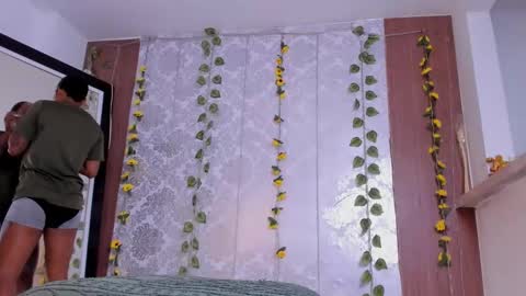 kelly__thomson online show from February 25, 1:31 pm