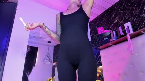 Kendall online show from March 25, 2:09 pm