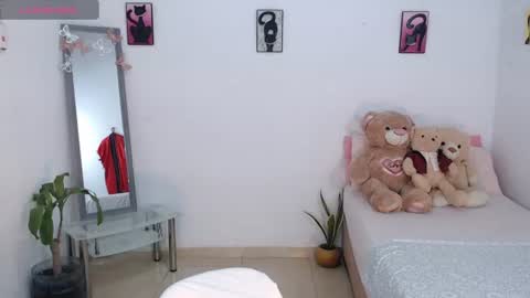 Mia  online show from June 11, 4:04 pm