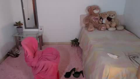 Mia  online show from July 3, 5:52 pm