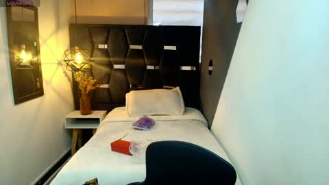 KEYLA BRUNETTE online show from April 27, 11:40 am