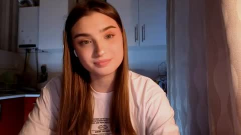 Ola my name is Lissa  Lets hit 10 Thumbs Up together   online show from April 15, 3:56 pm