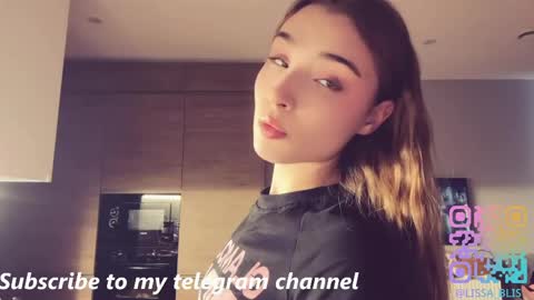 Ola my name is Lissa  Lets hit 10 Thumbs Up together   online show from April 10, 3:51 pm