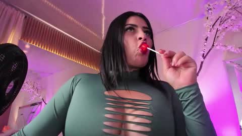 KIM  online show from February 19, 7:24 pm