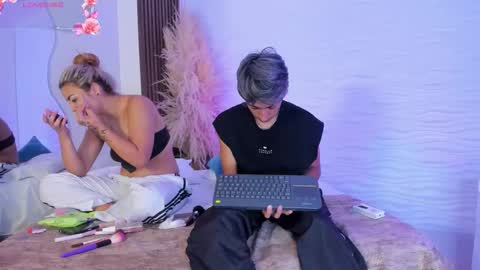 kimberlyAndOstin online show from December 22, 1:14 pm