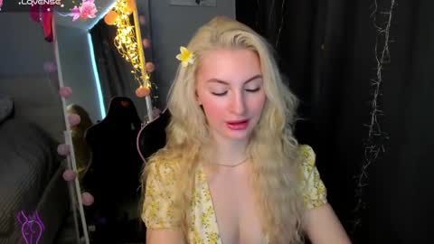 kimmy1_powell online show from April 3, 2:53 am