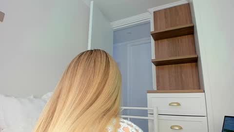 sophie online show from March 28, 7:13 pm