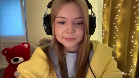 Emilia online show from March 30, 4:28 pm