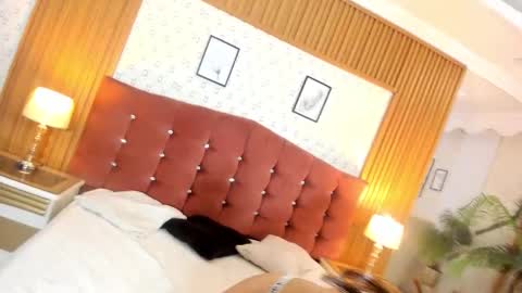  KYLIE  online show from December 5, 6:20 pm