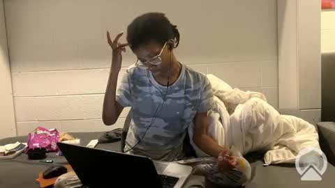 lalunevelvet online show from February 26, 2:19 am