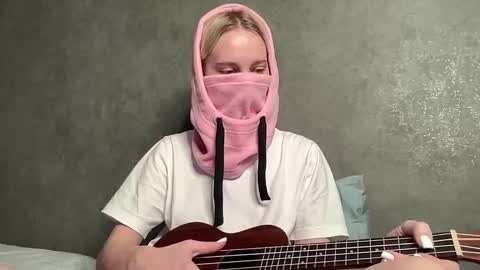 Lara Neon online show from January 14, 2:43 pm