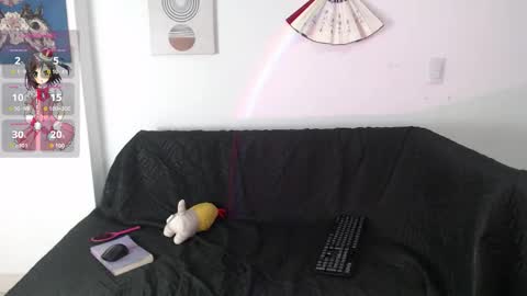 laramucci online show from December 19, 8:01 pm