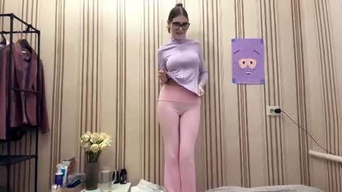 Mia online show from July 7, 1:47 pm