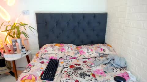 LAURA online show from April 3, 5:55 pm