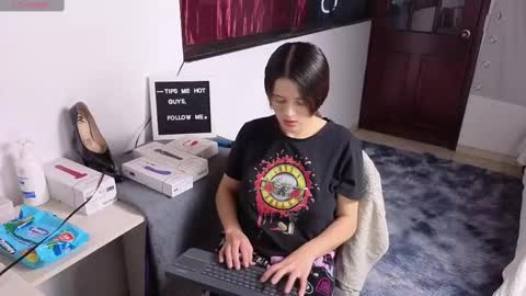 Laura online show from March 3, 11:45 pm