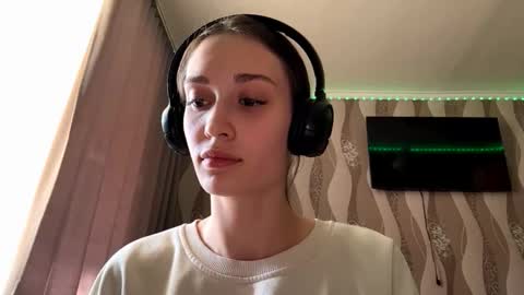 laurelwilliamston online show from March 25, 1:14 pm