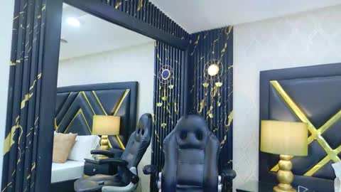 Lauren online show from March 28, 3:50 am