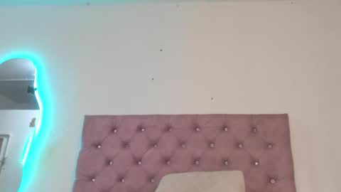 laurenlaine online show from April 11, 4:10 pm