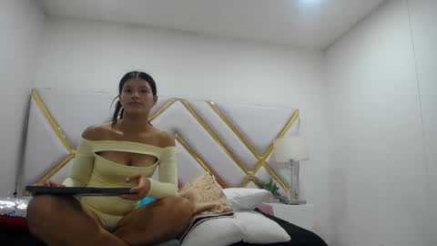 L A U R E N T  M O R R I S online show from April 15, 4:07 pm