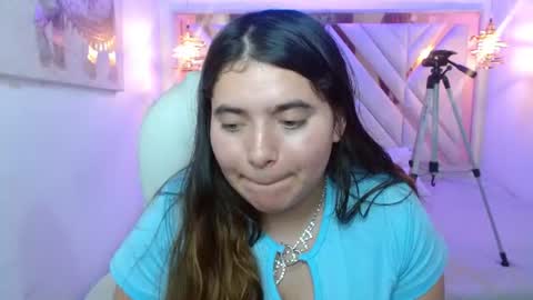 laura  online show from July 20, 7:25 pm