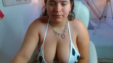 laura  online show from July 14, 7:40 pm