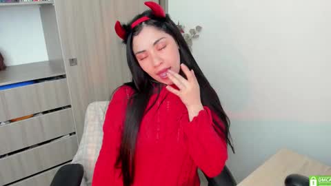 Lauryn online show from March 26, 6:42 pm