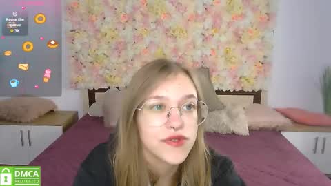 layriantavee online show from October 5, 6:18 am