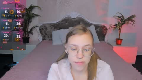 layriantavee online show from December 17, 7:18 am