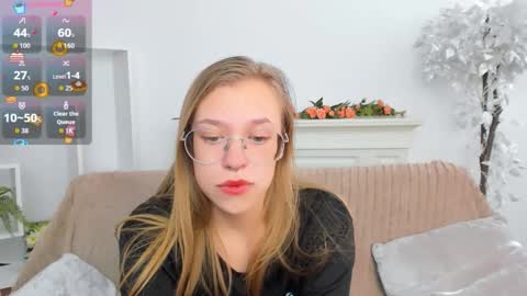 layriantavee online show from September 13, 6:32 am