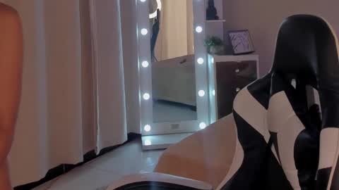 leahaltomm online show from March 5, 7:06 pm