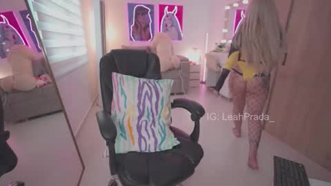 Instagram Leahprada  online show from March 7, 9:11 pm