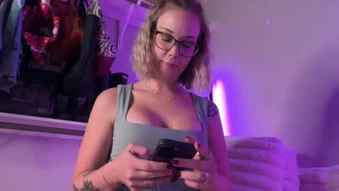 leanneluxecouple online show from October 10, 12:37 am