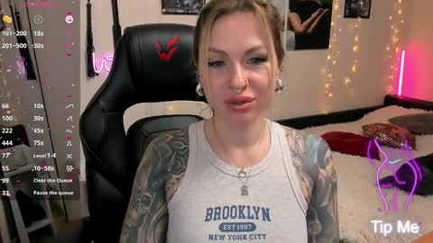 Lerika Moore online show from April 27, 7:00 pm