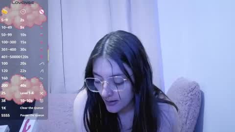 lessliee online show from July 25, 7:26 am