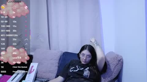 lessliee online show from June 24, 6:56 am