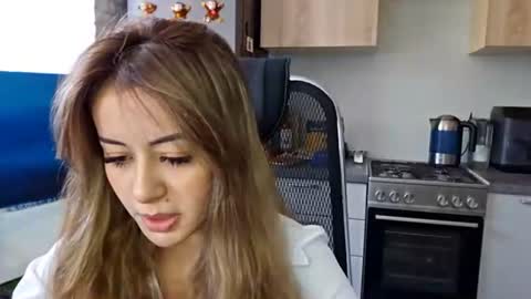 Emily online show from July 2, 11:05 am