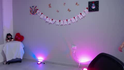   lia  online show from April 2, 1:36 am