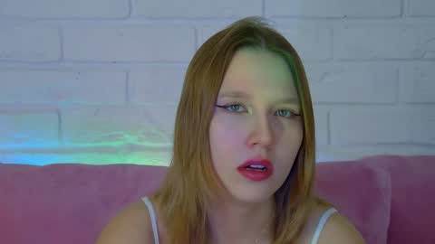 LiliLinn online show from March 23, 4:40 am