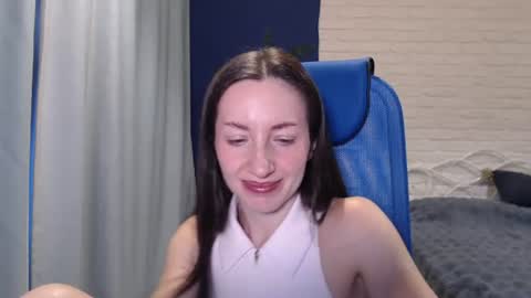Lily online show from August 5, 9:15 am