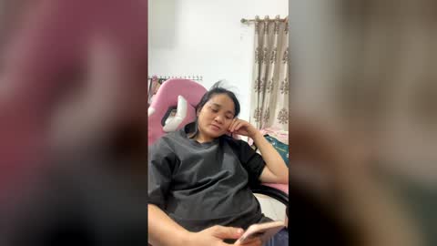 lisa_hanw online show from April 16, 4:50 pm