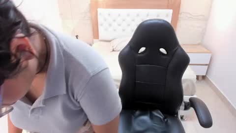   online show from April 11, 12:09 pm