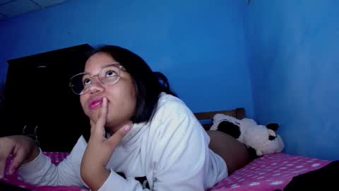 little_onixxx online show from September 28, 11:59 am